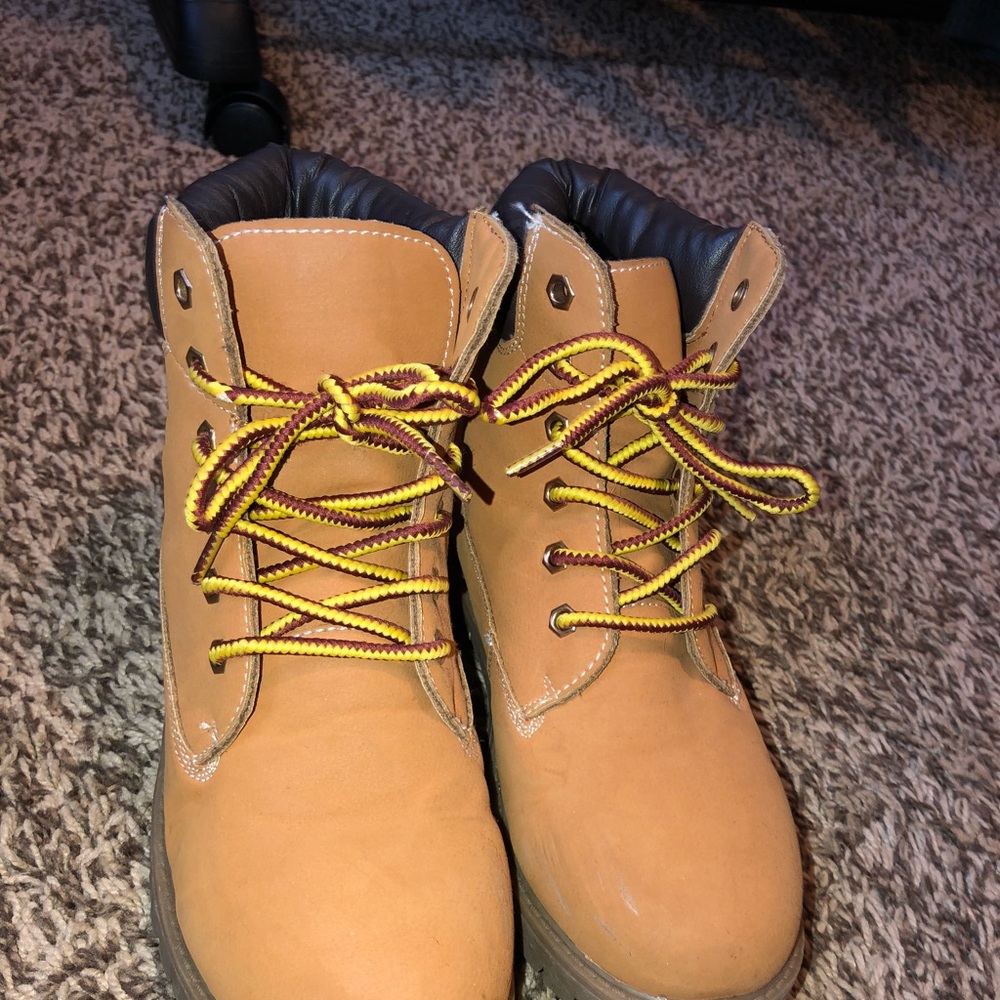 Boots - Picture 2 of 4